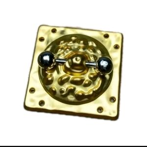 Schiaparelli 1 Brooch buttons